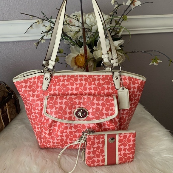 Coach Chelsea Signature Leah Tote Bag - Picture 1 of 11